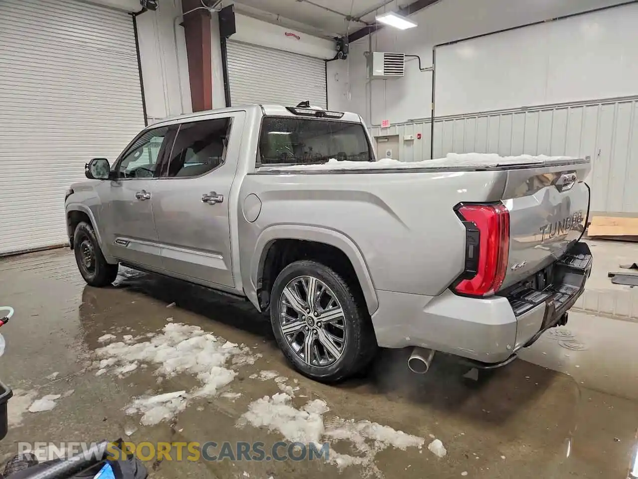 2 Photograph of a damaged car 5TFVC5DB4NX005271 TOYOTA TUNDRA 2022