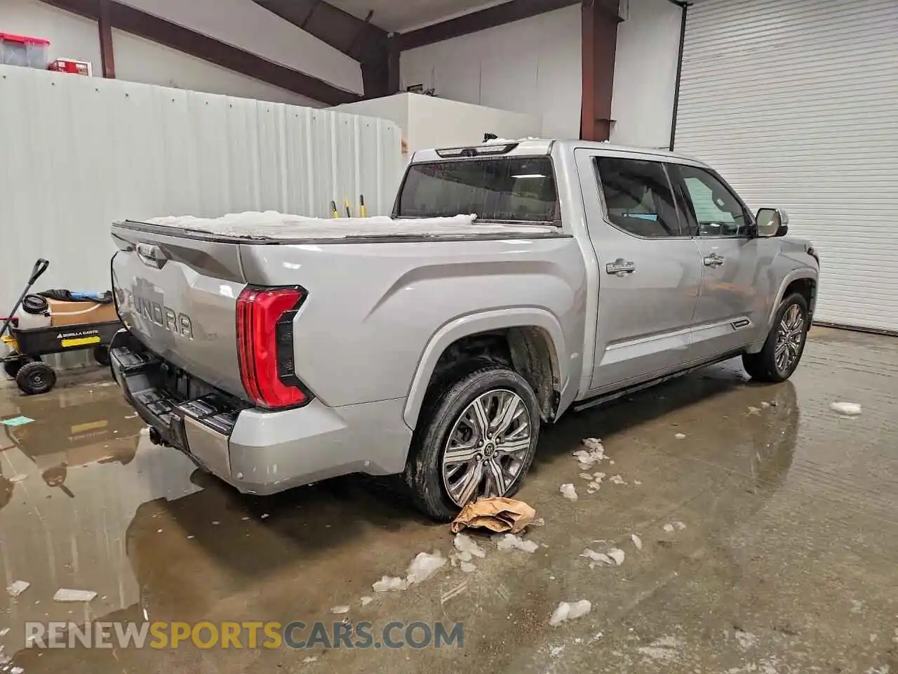 3 Photograph of a damaged car 5TFVC5DB4NX005271 TOYOTA TUNDRA 2022