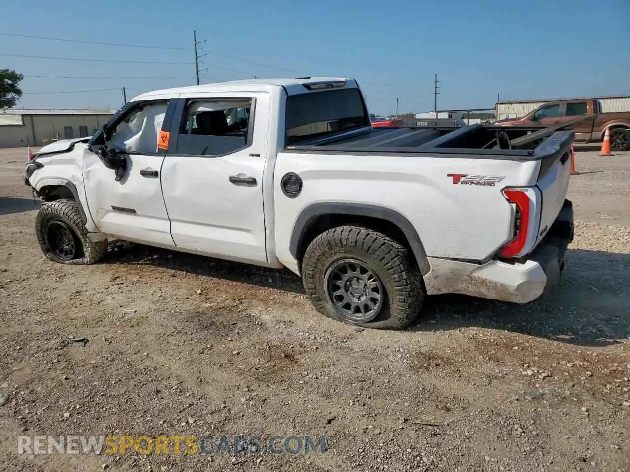 2 fotografías del automóvil dañado 5TFLA5DB9PX111327 TOYOTA TUNDRA 2023