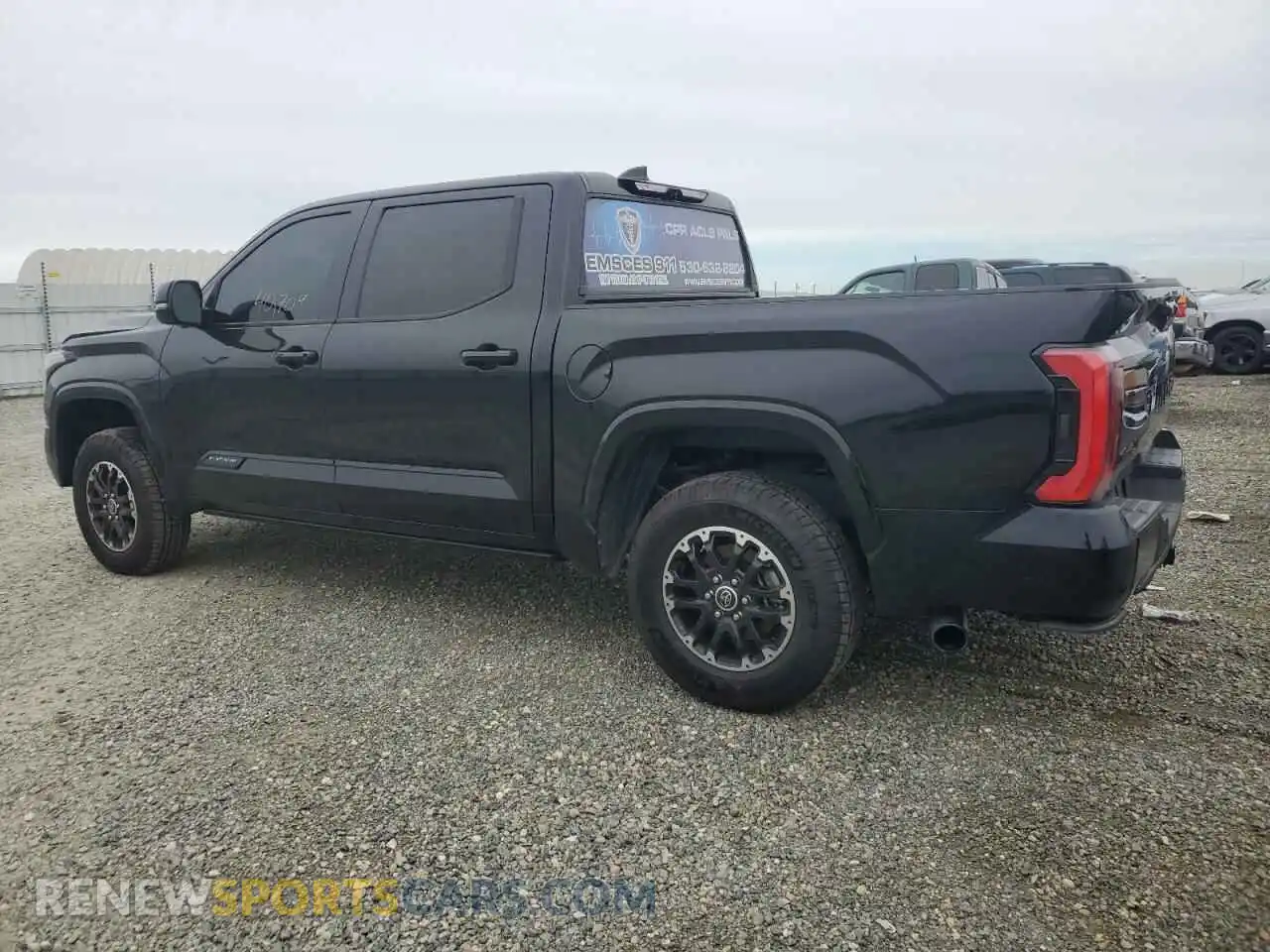 2 fotografías del automóvil dañado 5TFNA5DB2PX085582 TOYOTA TUNDRA 2023