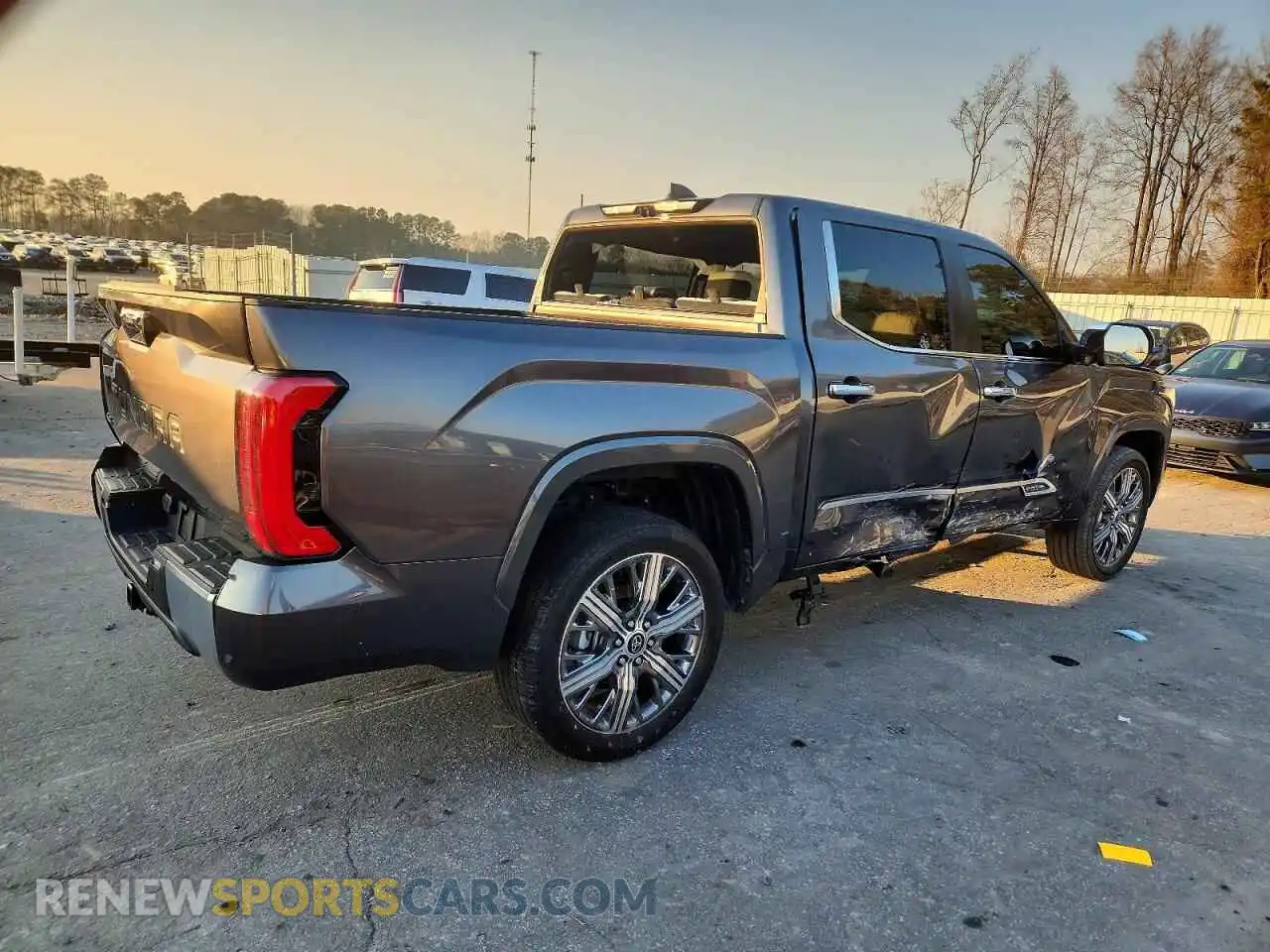 3 Фотография поврежденного автомобиля 5TFVC5DB2RX060341 TOYOTA TUNDRA 2024