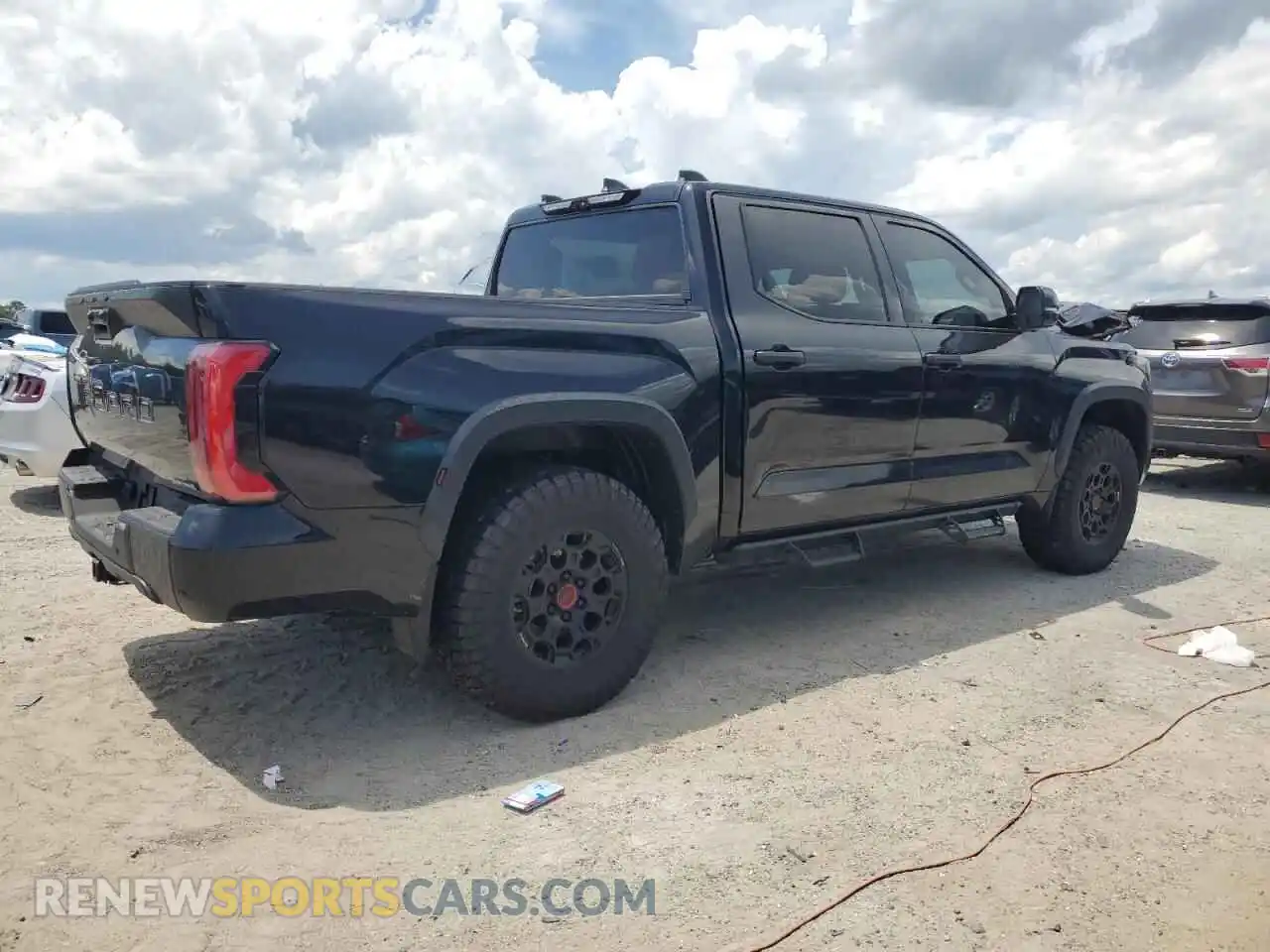 3 fotografías del automóvil dañado 5TFPC5DB5SX087404 TOYOTA TUNDRA 2025