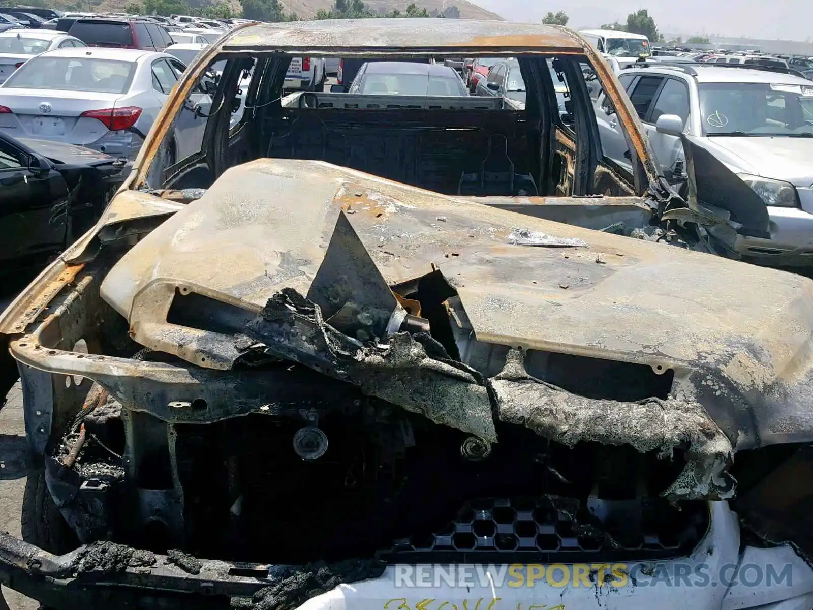 10 Photograph of a damaged car 5TFDY5F16KX825509 TOYOTA TUNDRA CRE 2019