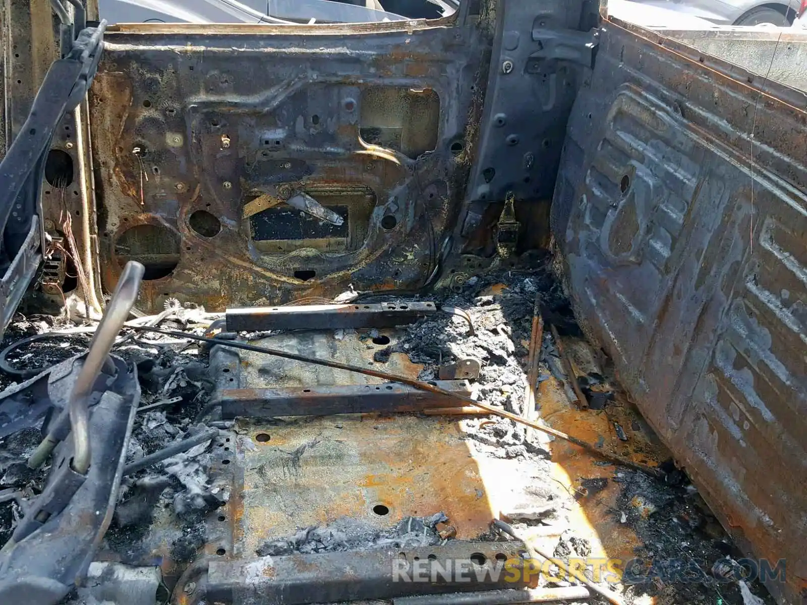 6 Photograph of a damaged car 5TFDY5F16KX825509 TOYOTA TUNDRA CRE 2019