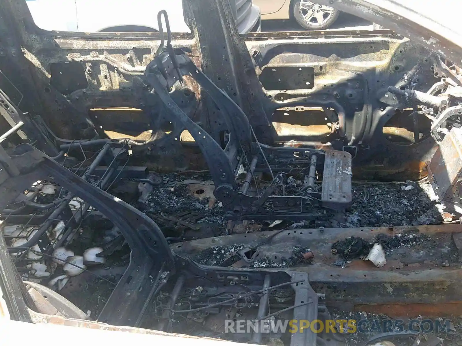 5 Photograph of a damaged car 5TFEY5F15KX245091 TOYOTA TUNDRA CRE 2019
