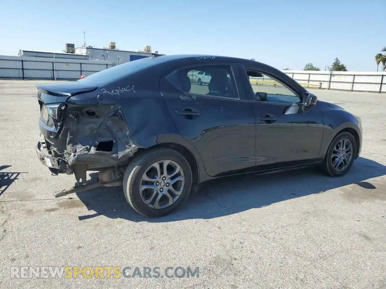 3 fotografías del automóvil dañado 3MYDLBYV0KY505888 TOYOTA YARIS 2019
