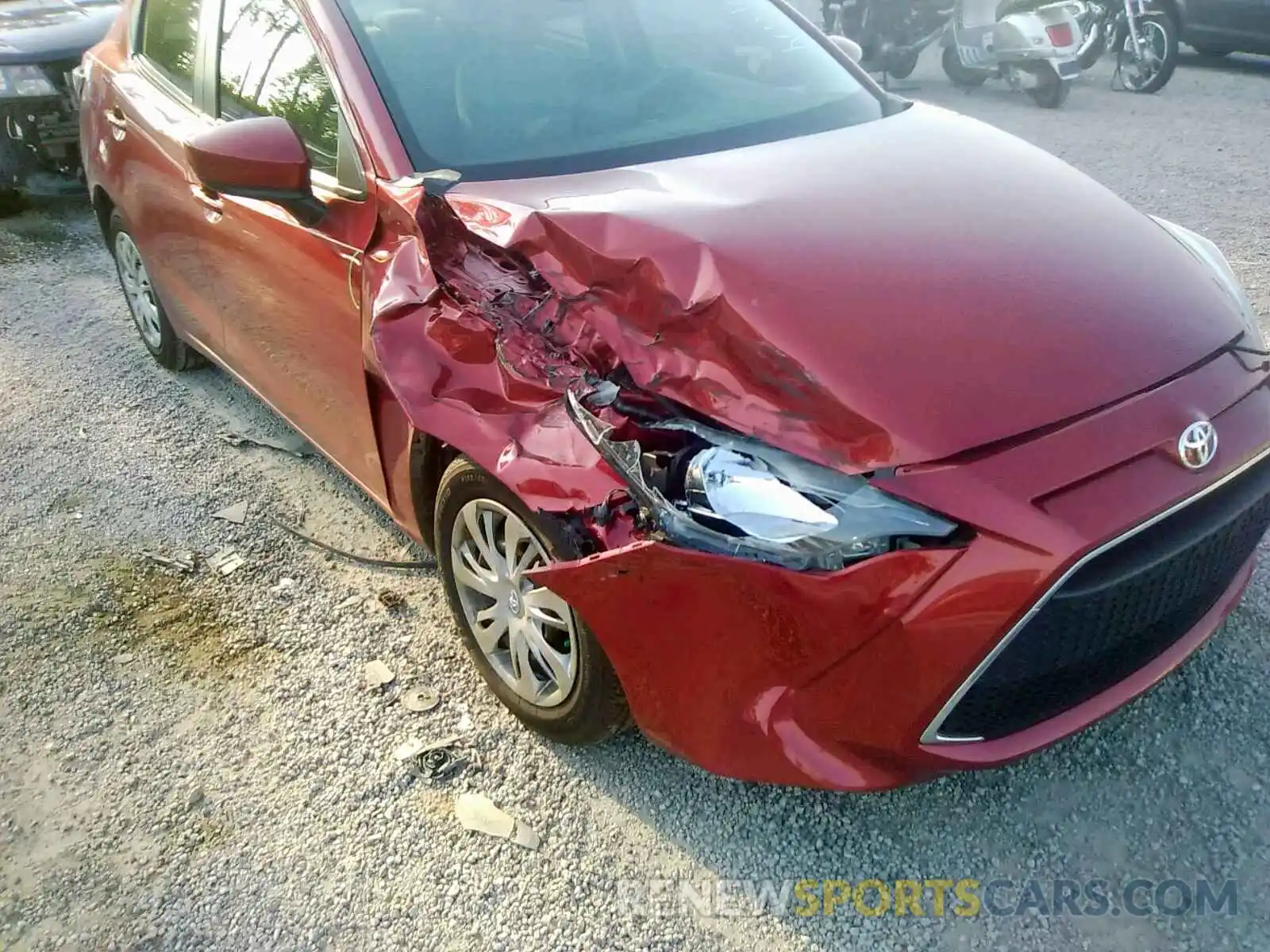 9 Photograph of a damaged car 3MYDLBYV6KY511842 TOYOTA YARIS 2019
