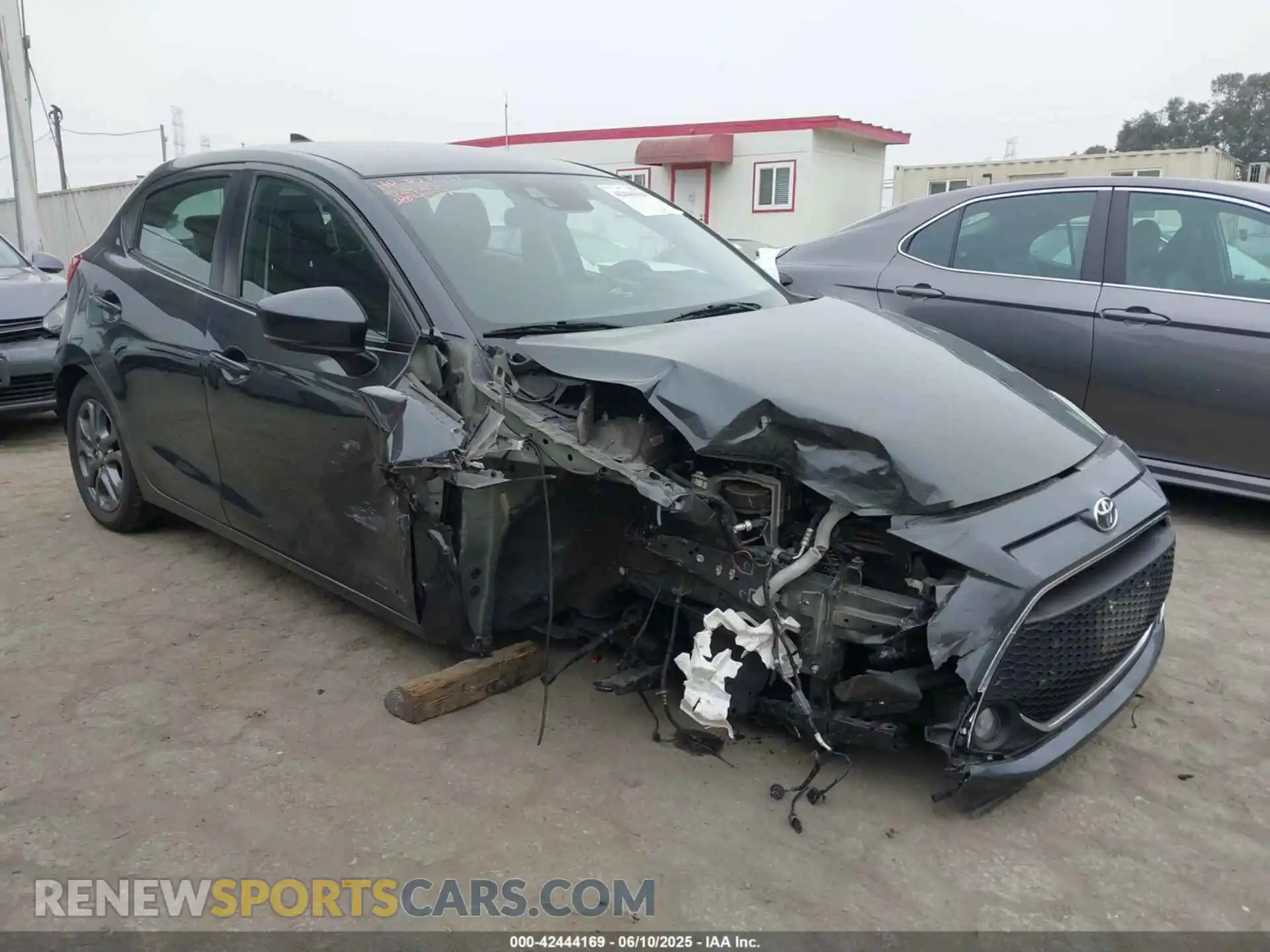 1 Photograph of a damaged car 3MYDLBJV5LY704527 TOYOTA YARIS 2020