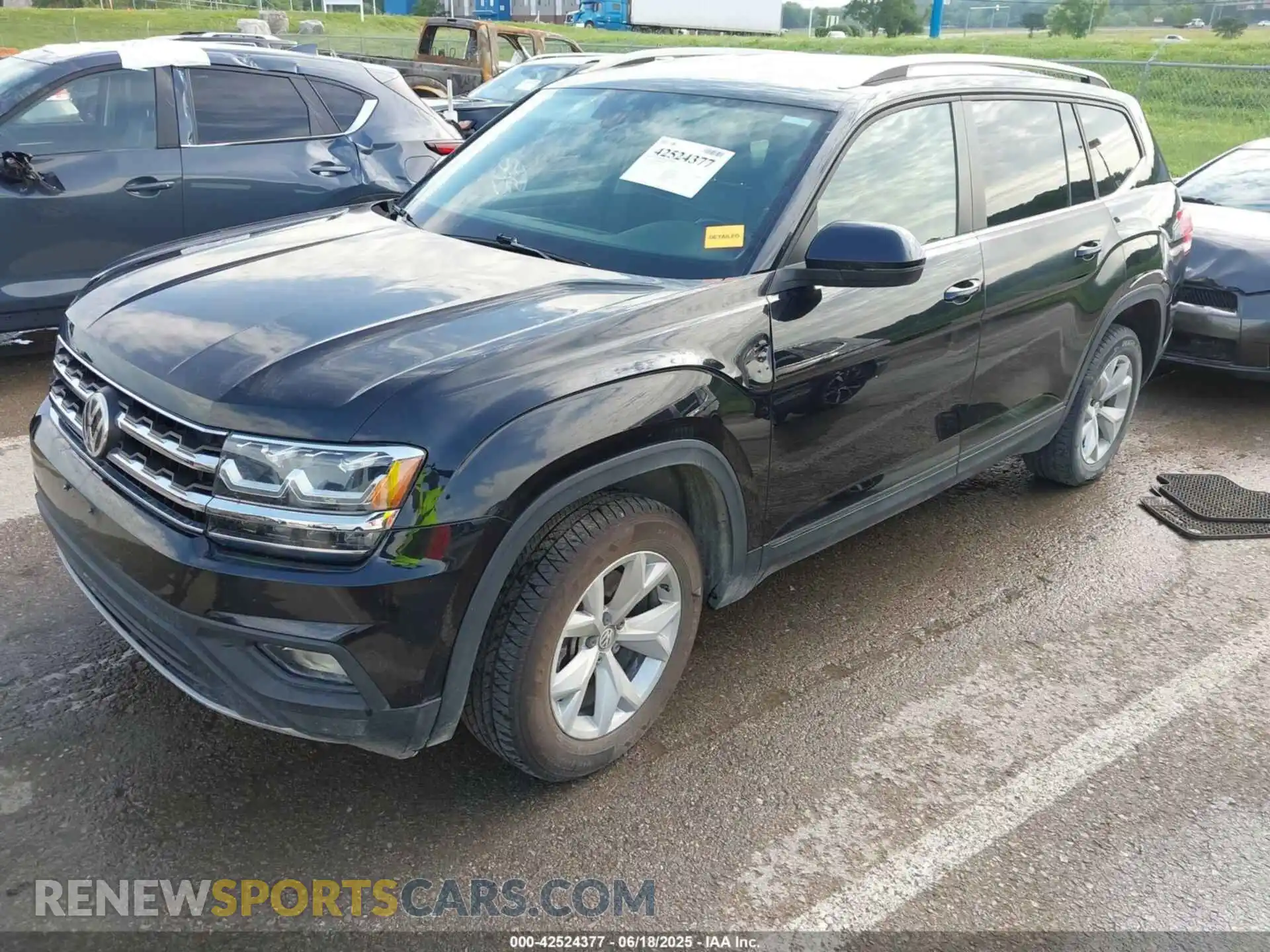 2 Photograph of a damaged car 1V2WR2CA8KC561160 VOLKSWAGEN ATLAS 2019