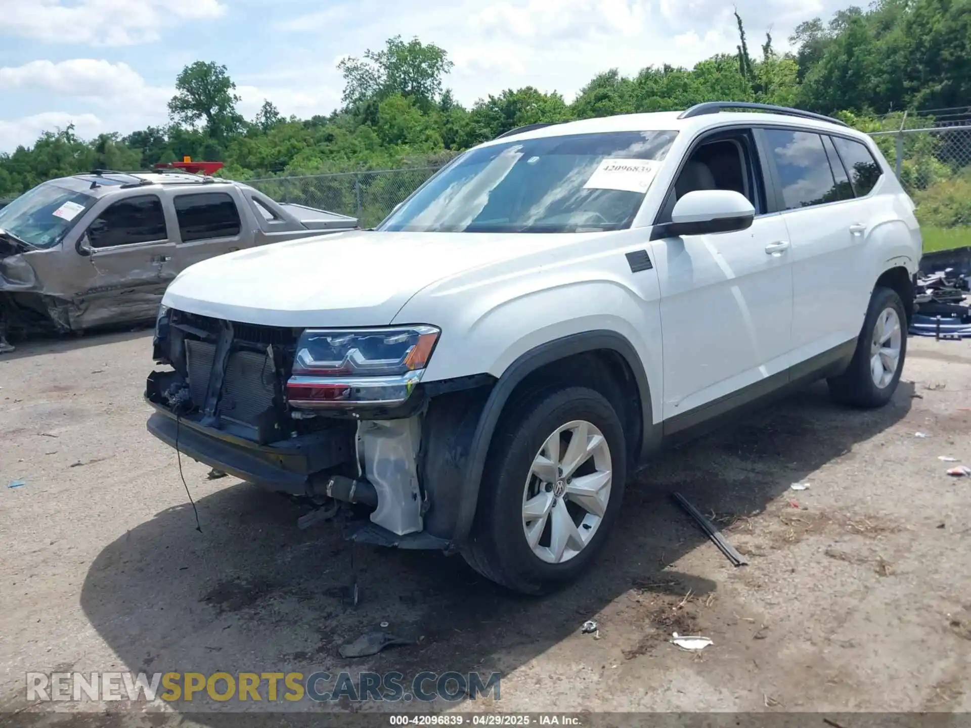 2 Photograph of a damaged car 1V2DP2CAXLC500407 VOLKSWAGEN ATLAS 2020