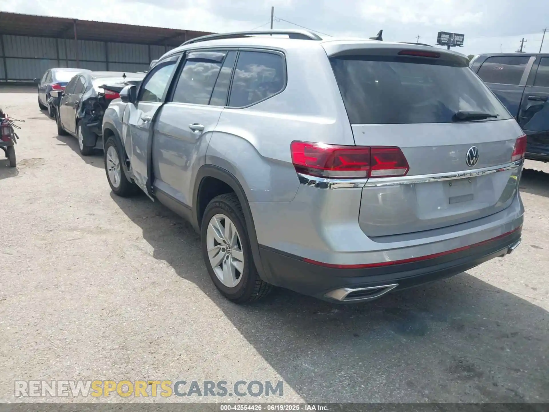 3 Photograph of a damaged car 1V2AP2CA8MC505285 VOLKSWAGEN ATLAS 2021