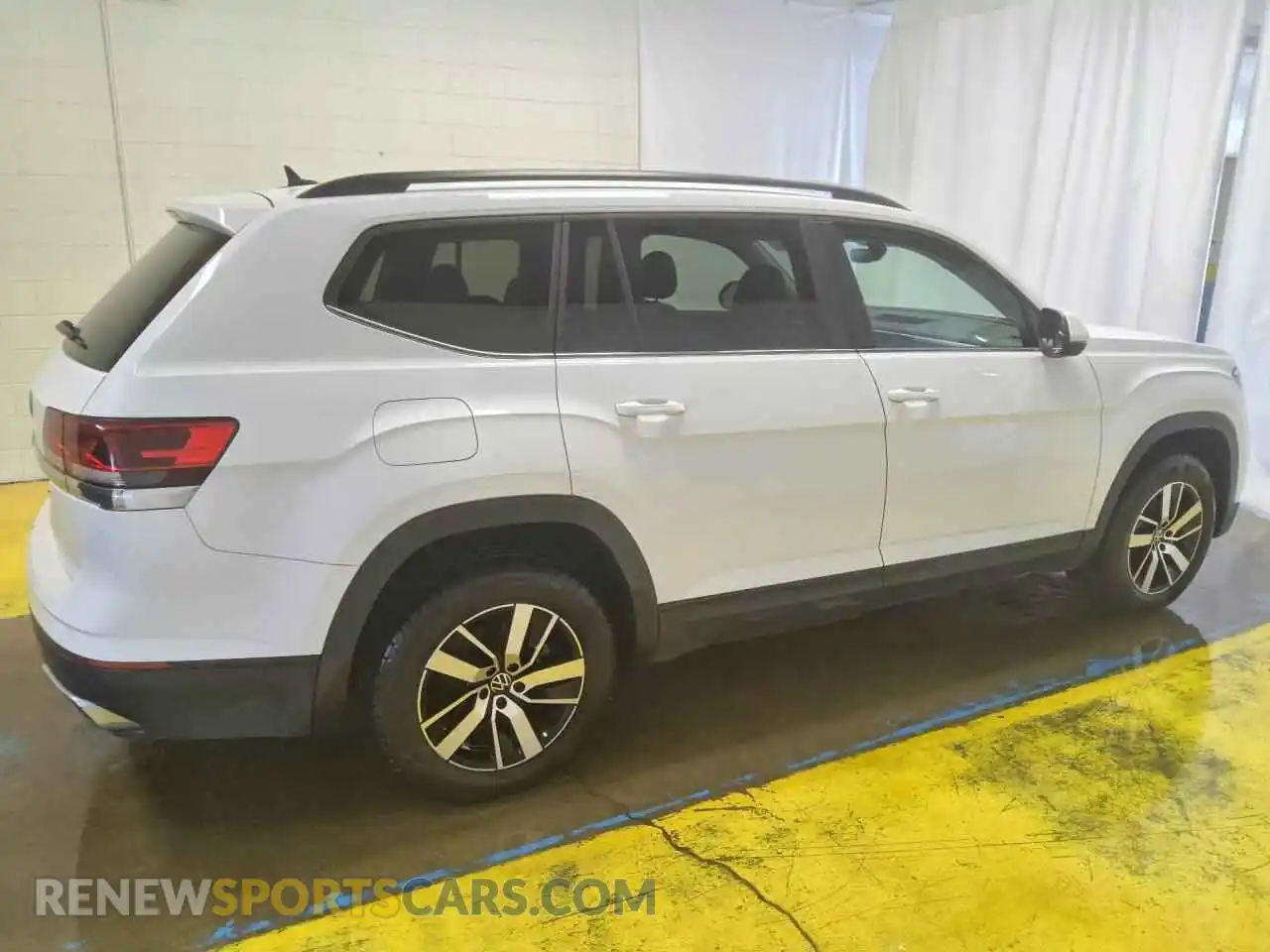 3 Photograph of a damaged car 1V2DP2CA0MC588949 VOLKSWAGEN ATLAS 2021