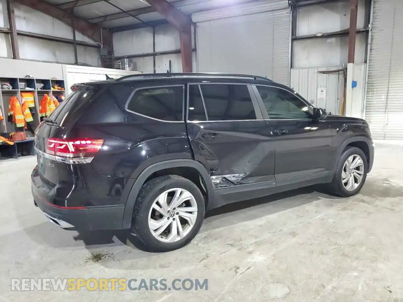 3 Photograph of a damaged car 1V2KR2CA2MC506351 VOLKSWAGEN ATLAS 2021