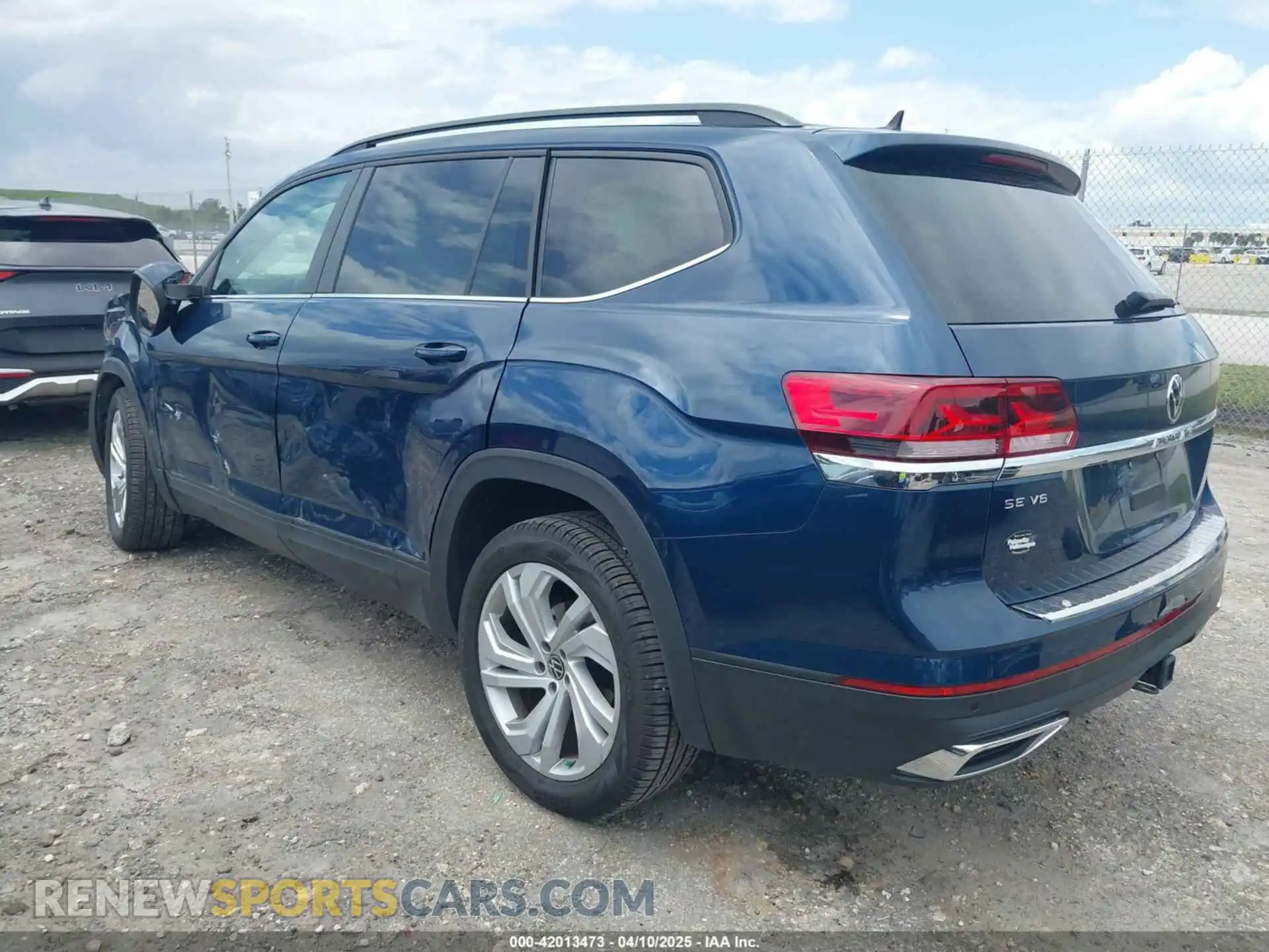 3 Photograph of a damaged car 1V2JR2CA0PC506705 VOLKSWAGEN ATLAS 2023