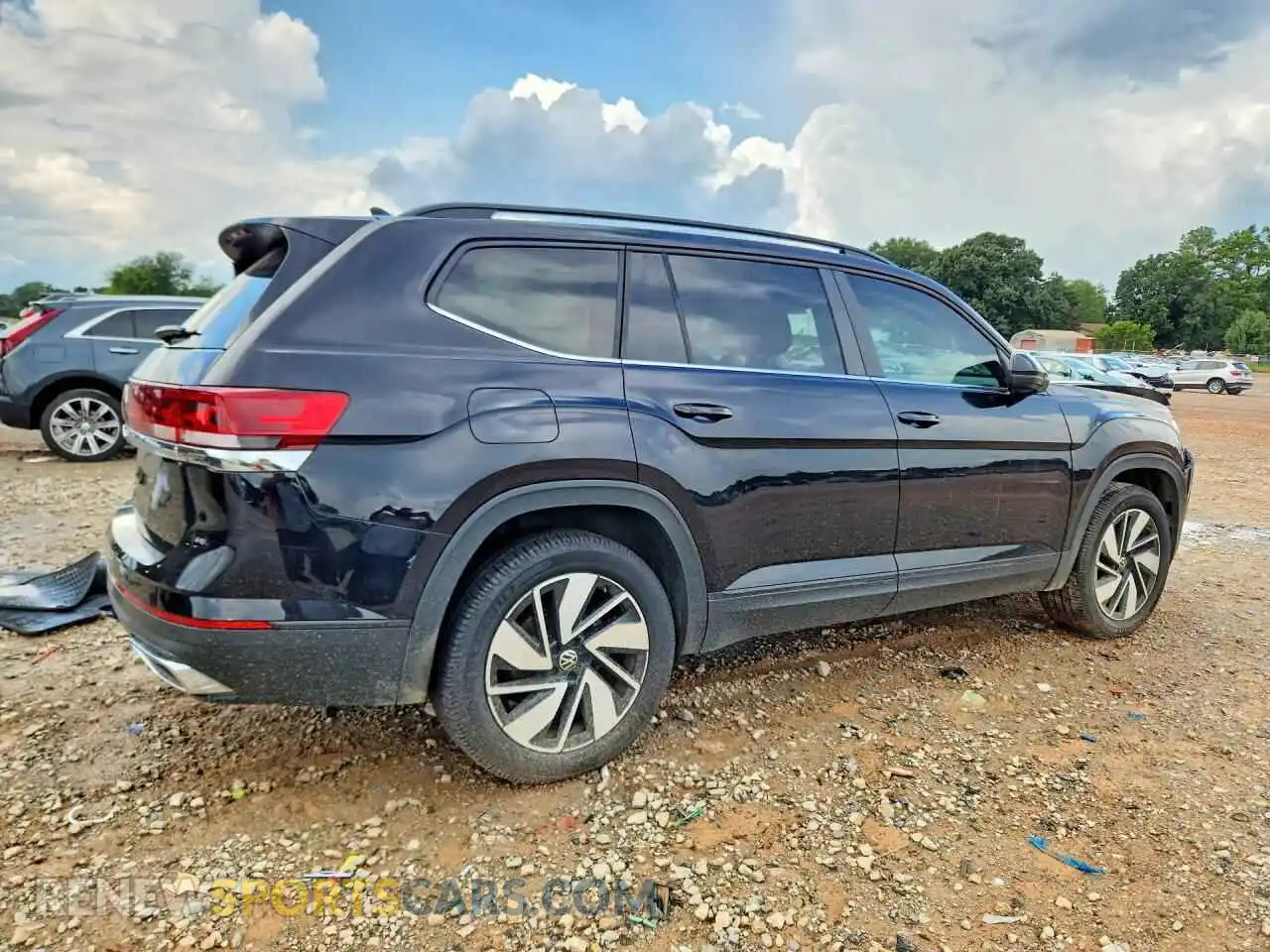3 Photograph of a damaged car 1V2WR2CA5RC508474 VOLKSWAGEN ATLAS 2024