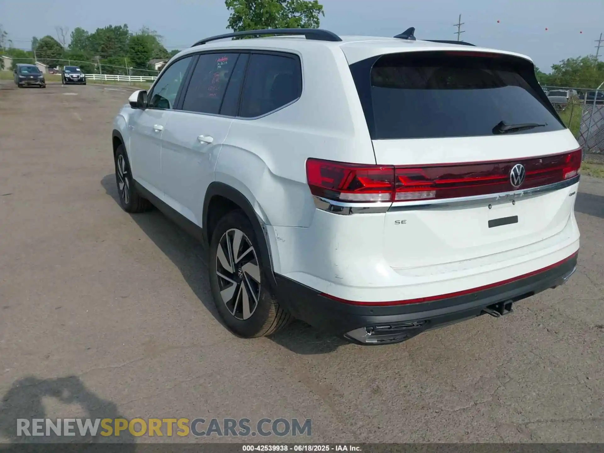 3 Фотография поврежденного автомобиля 1V2HR2CA1SC538330 VOLKSWAGEN ATLAS 2025