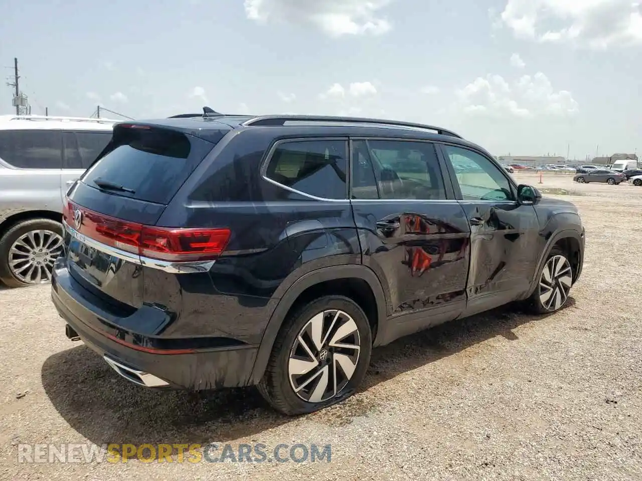 3 Photograph of a damaged car 1V2WR2CA7SC538954 VOLKSWAGEN ATLAS 2025