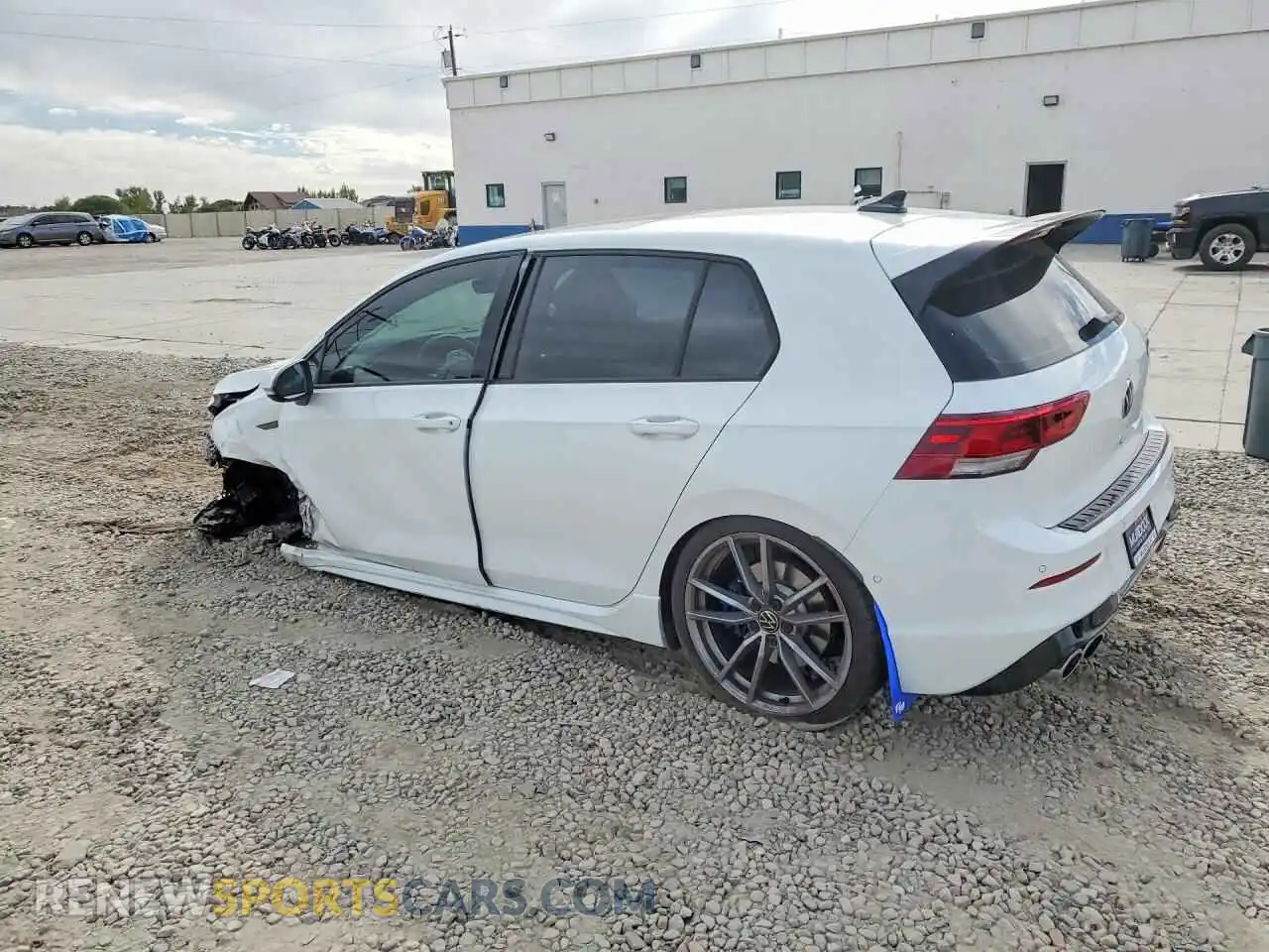 2 Фотография поврежденного автомобиля WVWEB7CD5RW232532 VOLKSWAGEN GOLF 2024