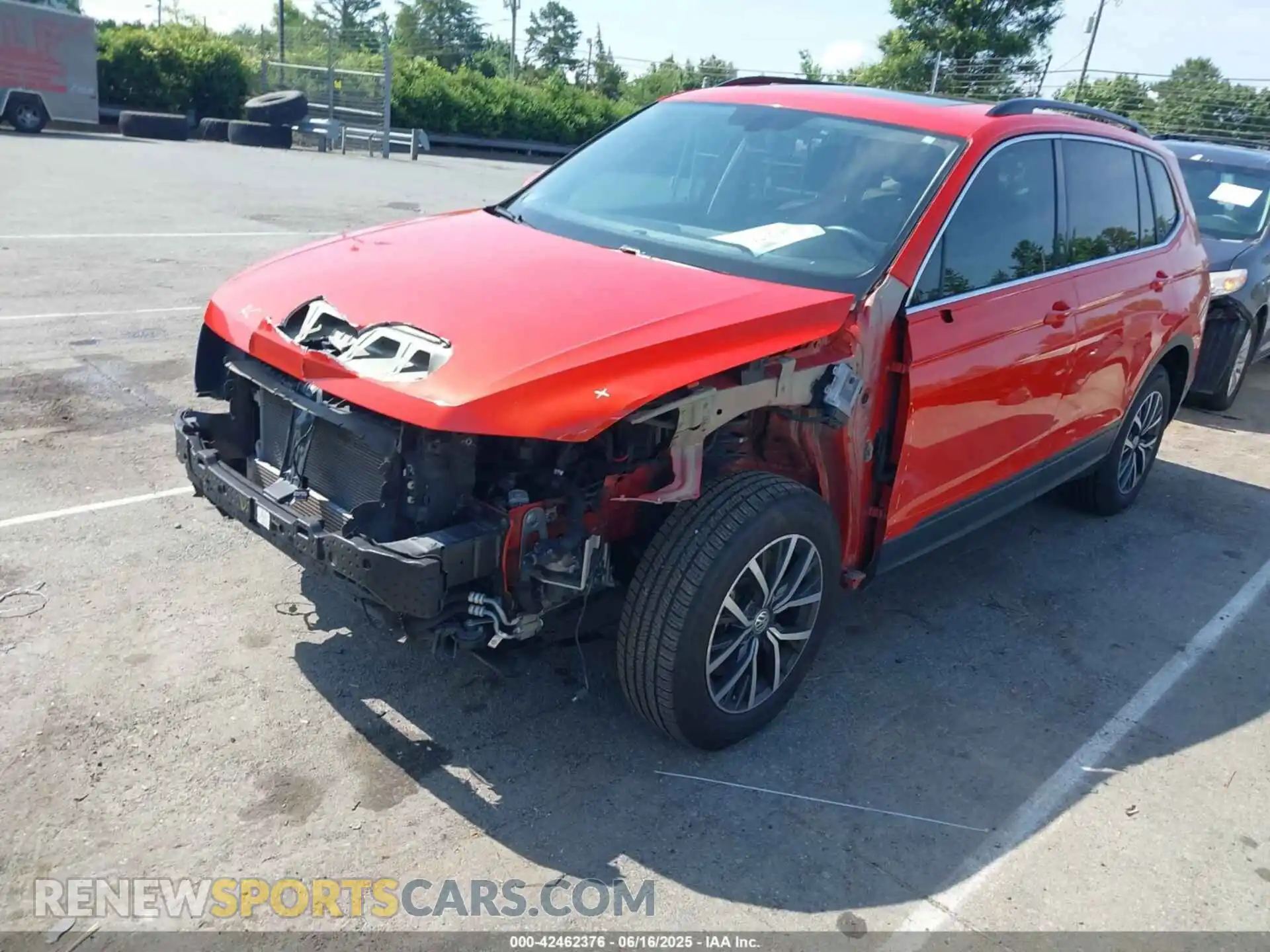 2 Фотография поврежденного автомобиля 3VV3B7AX8KM128788 VOLKSWAGEN TIGUAN 2019