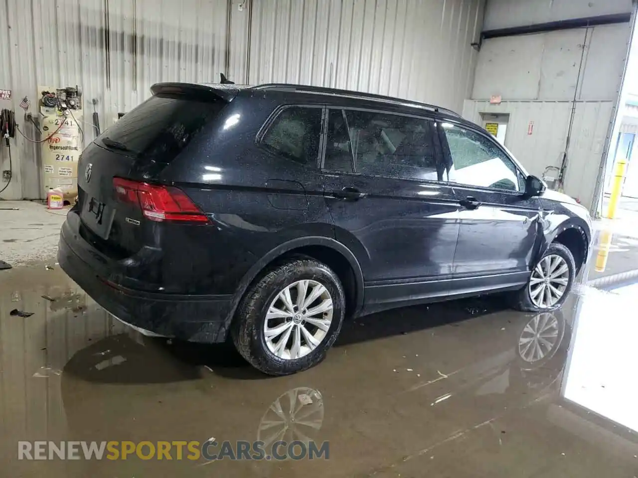 3 Photograph of a damaged car 3VV0B7AX4MM015717 VOLKSWAGEN TIGUAN 2021