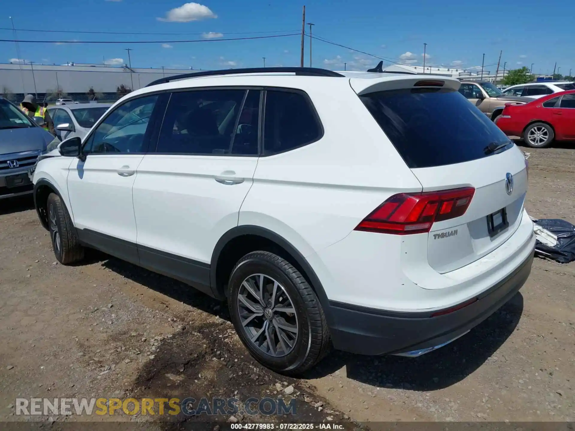 3 Photograph of a damaged car 3VV0B7AX8MM079064 VOLKSWAGEN TIGUAN 2021