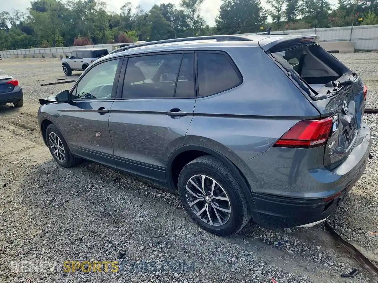 2 Photograph of a damaged car 3VV1B7AX2MM085379 VOLKSWAGEN TIGUAN 2021