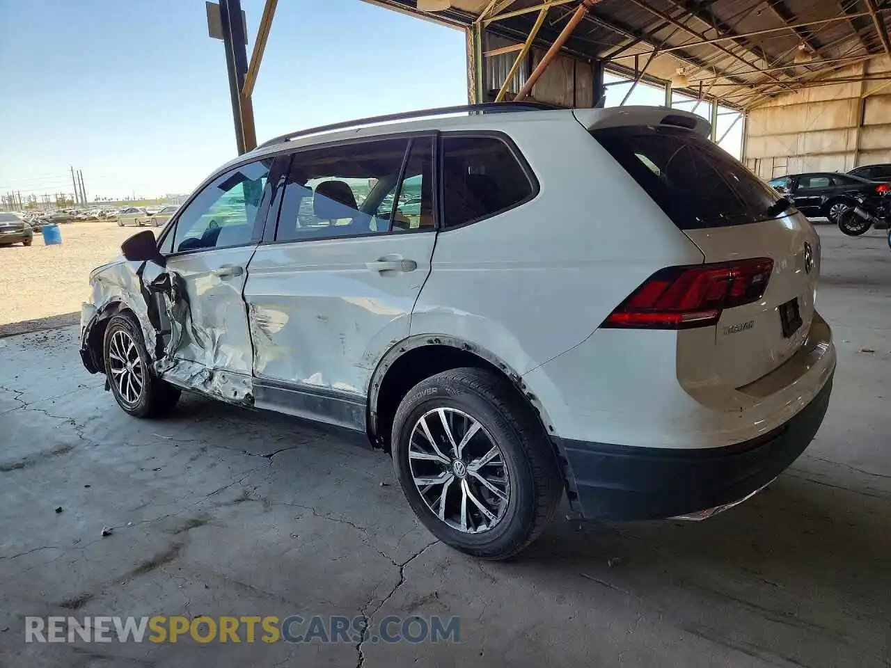 2 fotografías del automóvil dañado 3VV1B7AX4MM074450 VOLKSWAGEN TIGUAN 2021