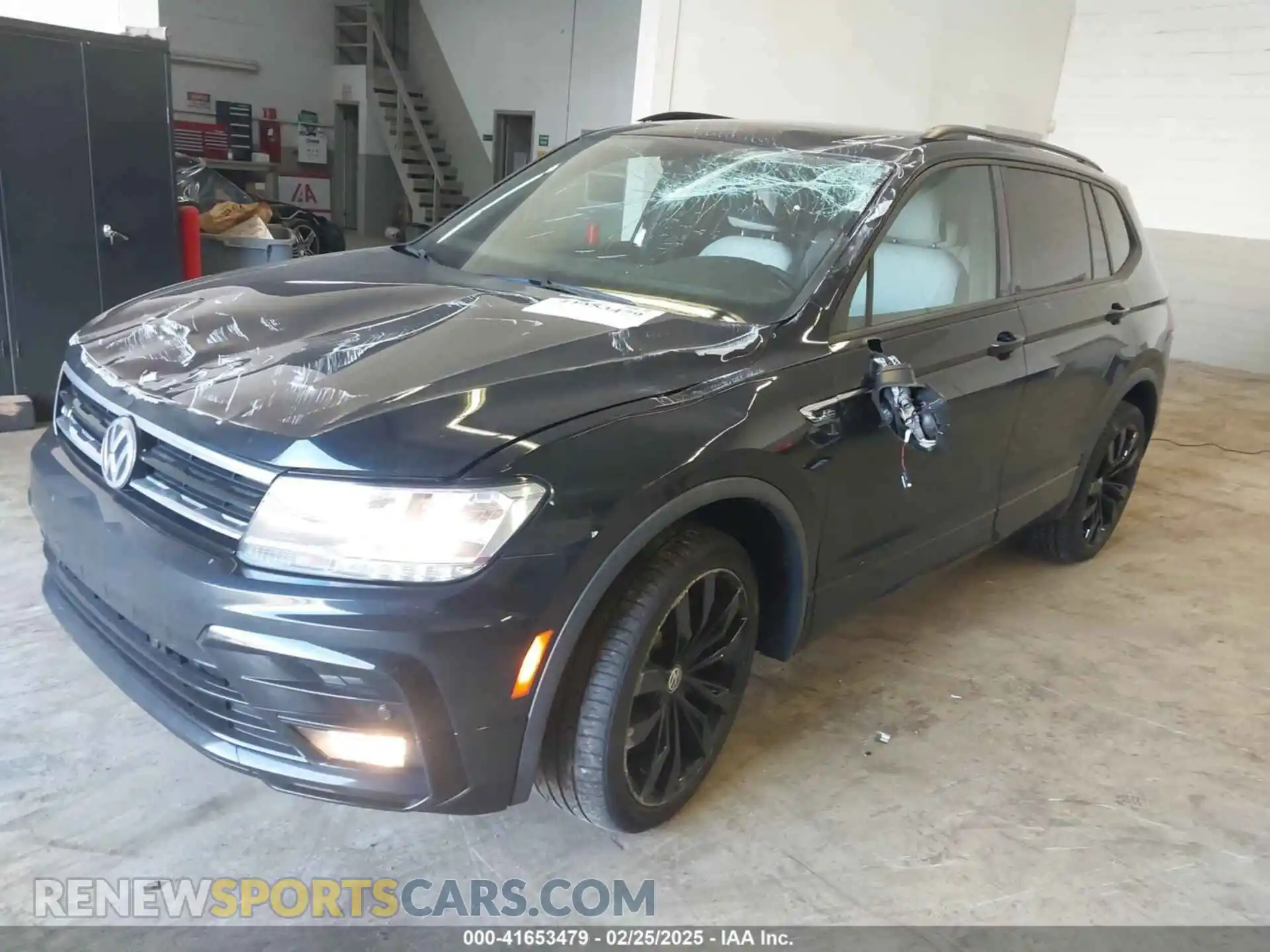 2 Photograph of a damaged car 3VV2B7AX1MM012587 VOLKSWAGEN TIGUAN 2021