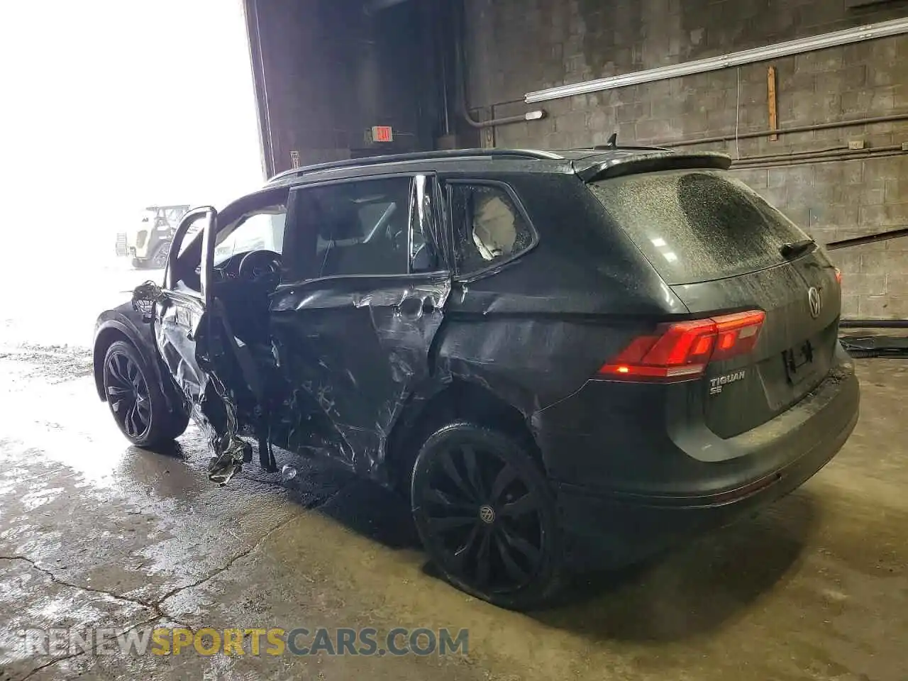 2 Photograph of a damaged car 3VV2B7AX3MM020268 VOLKSWAGEN TIGUAN 2021