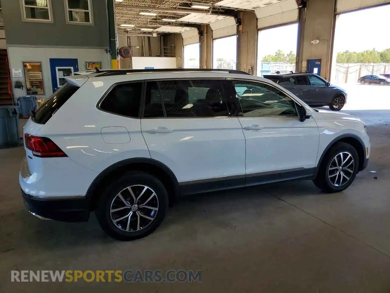 3 Photograph of a damaged car 3VV2B7AX6MM057203 VOLKSWAGEN TIGUAN 2021