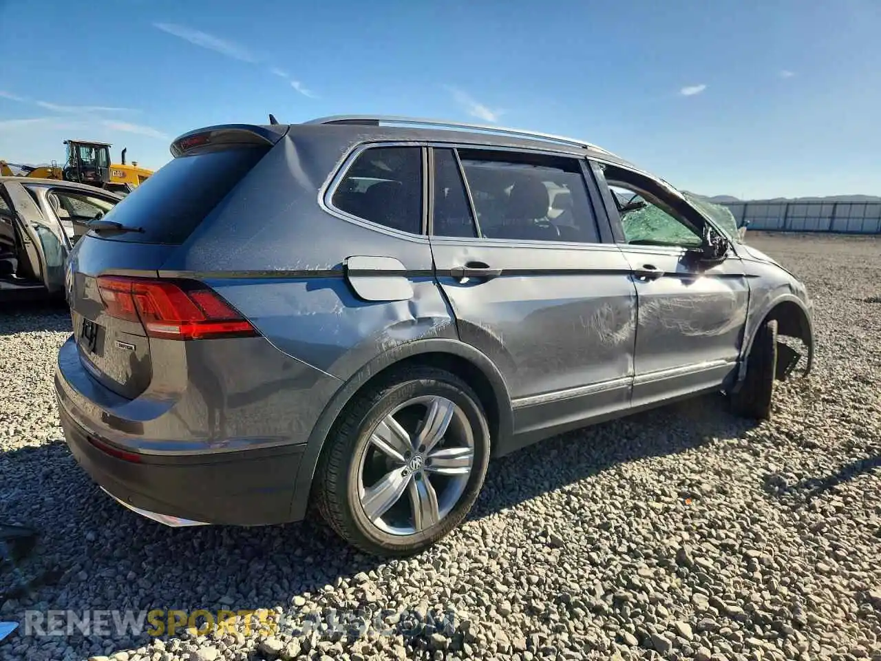 3 Photograph of a damaged car 3VV2B7AX8MM012537 VOLKSWAGEN TIGUAN 2021
