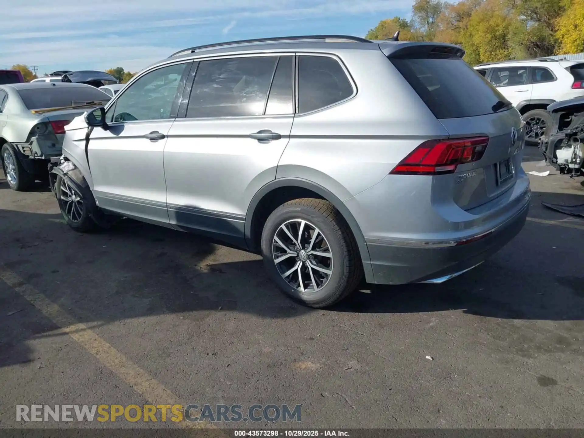 3 Photograph of a damaged car 3VV2B7AX8MM044906 VOLKSWAGEN TIGUAN 2021