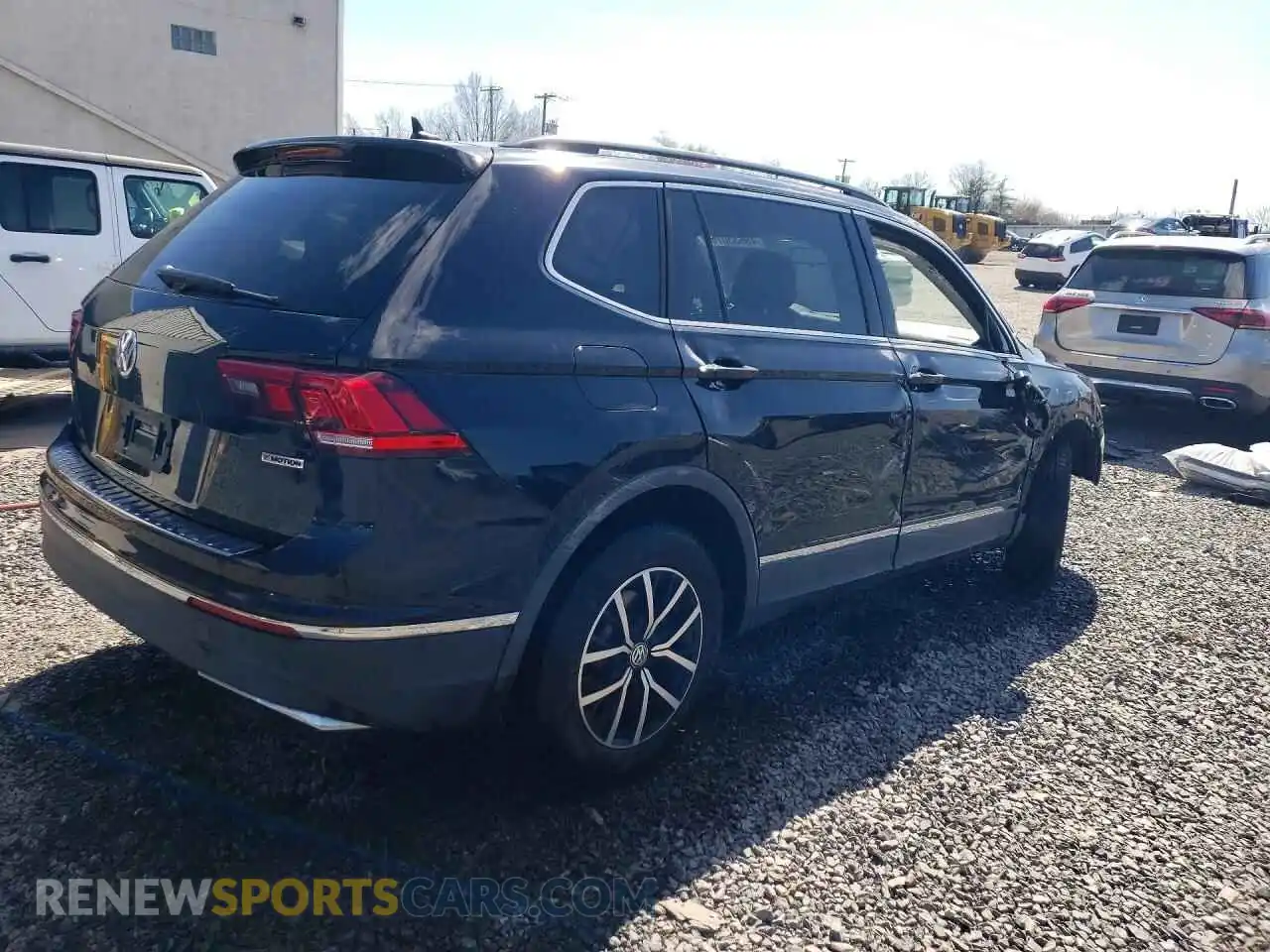 3 Photograph of a damaged car 3VV2B7AX8MM067215 VOLKSWAGEN TIGUAN 2021
