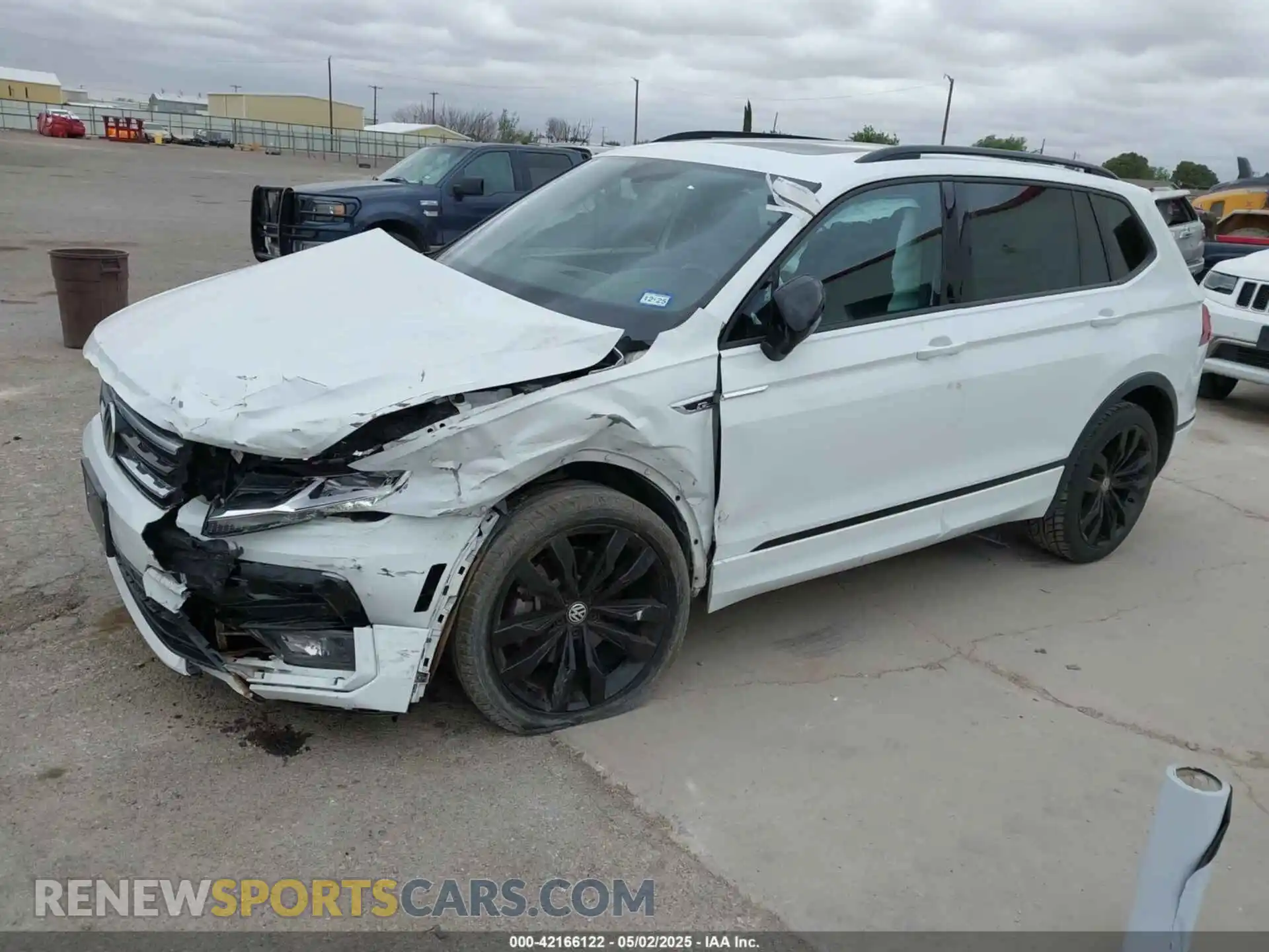 2 Photograph of a damaged car 3VV2B7AX8MM083365 VOLKSWAGEN TIGUAN 2021