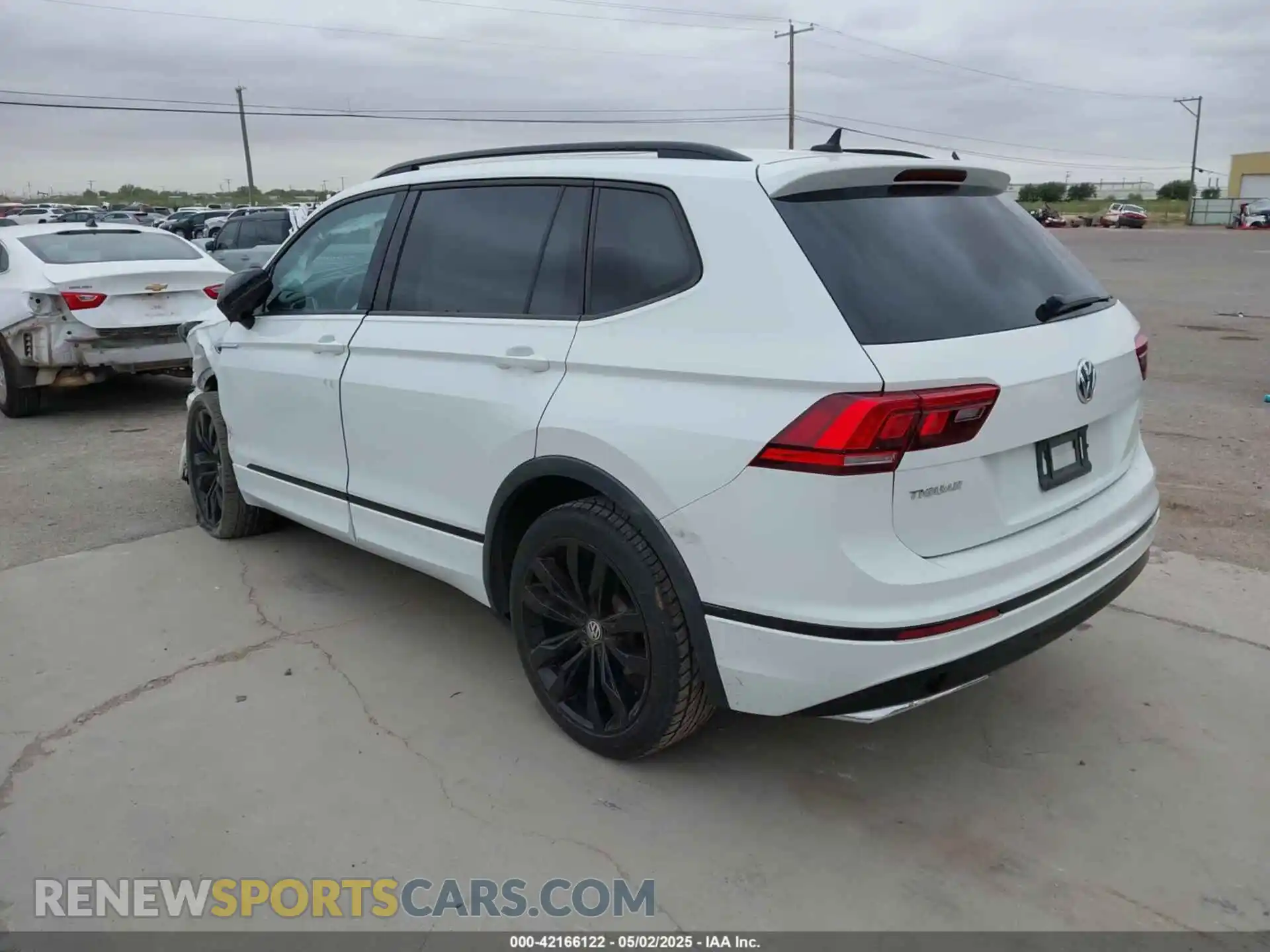 3 Photograph of a damaged car 3VV2B7AX8MM083365 VOLKSWAGEN TIGUAN 2021