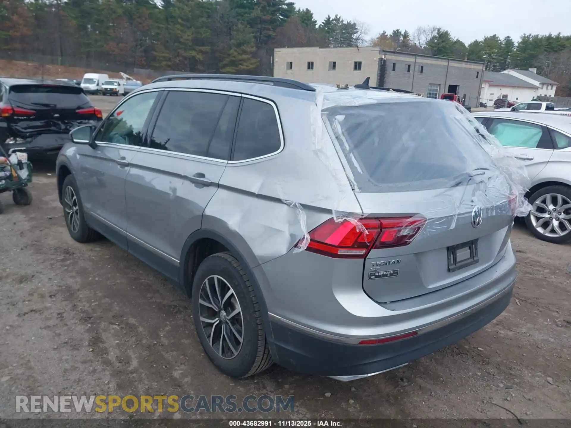 3 Photograph of a damaged car 3VV2B7AX8MM131978 VOLKSWAGEN TIGUAN 2021