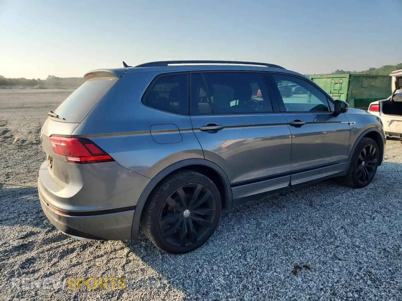3 Photograph of a damaged car 3VV3B7AX0MM010642 VOLKSWAGEN TIGUAN 2021
