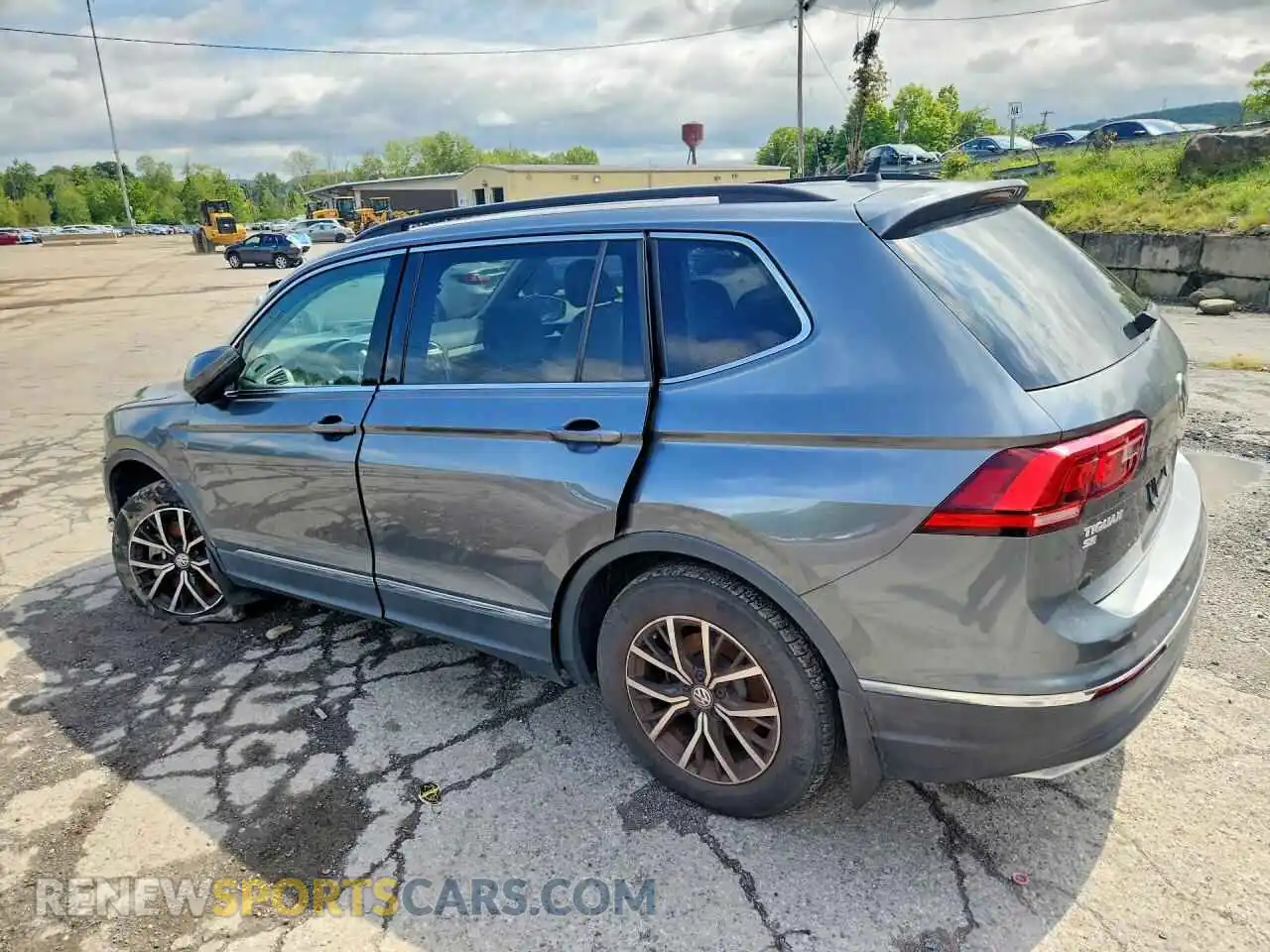 2 fotografías del automóvil dañado 3VV3B7AX1MM110054 VOLKSWAGEN TIGUAN 2021