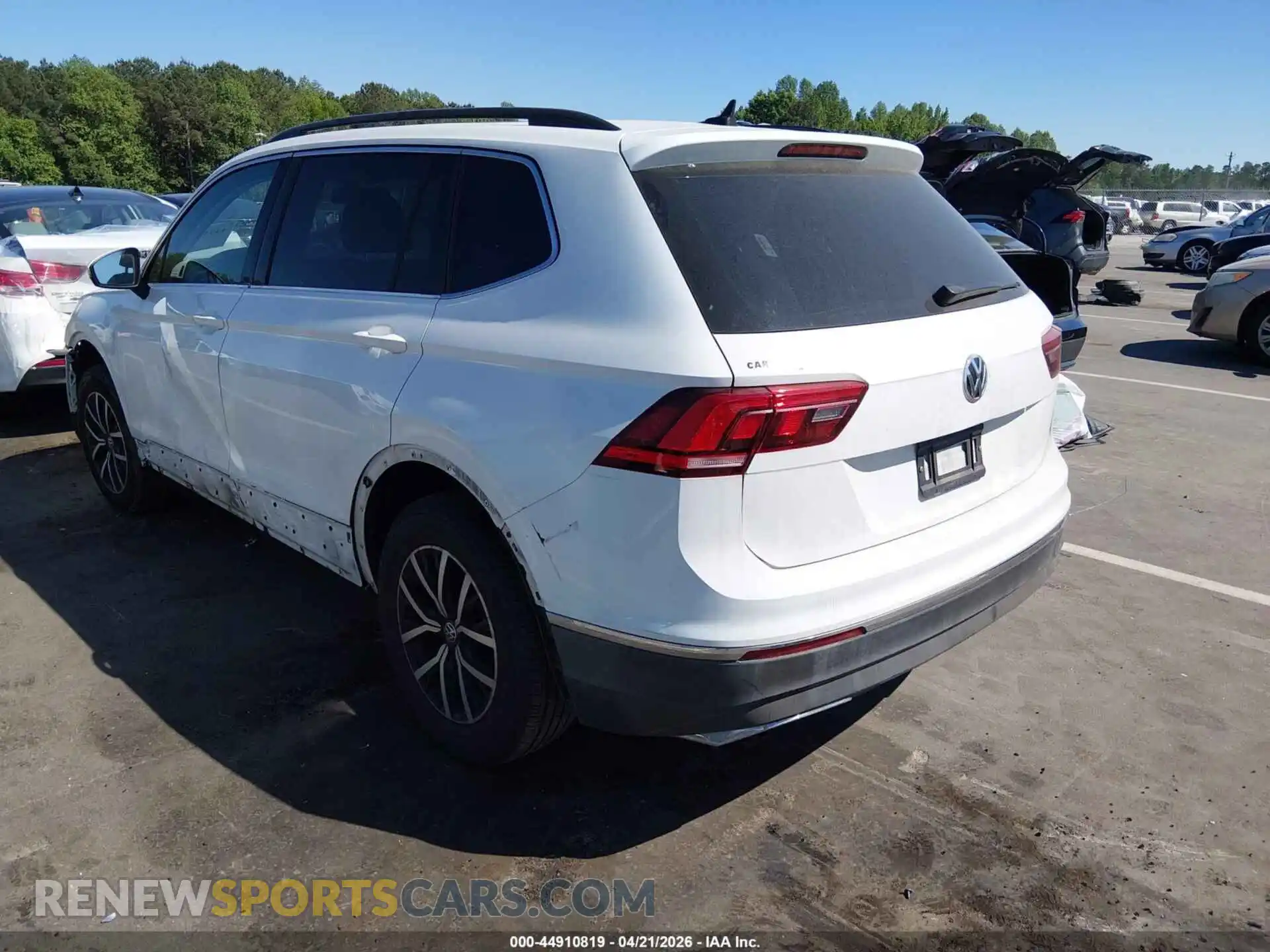 3 Photograph of a damaged car 3VV3B7AX2MM021836 VOLKSWAGEN TIGUAN 2021