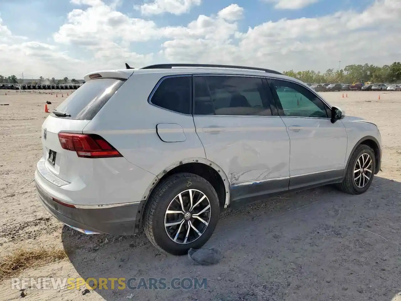 3 Photograph of a damaged car 3VV3B7AX3MM043831 VOLKSWAGEN TIGUAN 2021