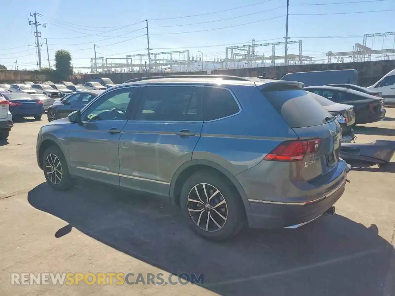 2 fotografías del automóvil dañado 3VV3B7AX3MM120262 VOLKSWAGEN TIGUAN 2021