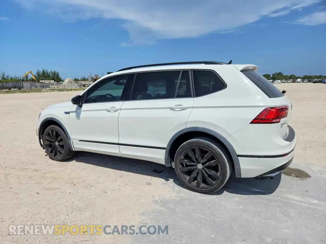 2 fotografías del automóvil dañado 3VV3B7AX5MM051400 VOLKSWAGEN TIGUAN 2021