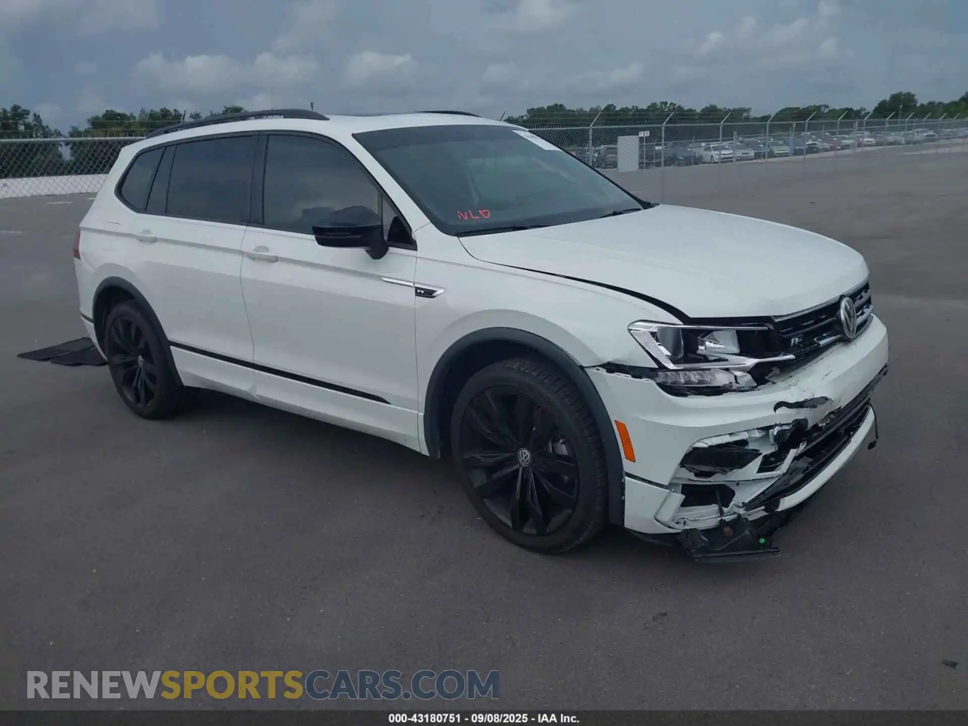 1 Photograph of a damaged car 3VV3B7AX5MM099222 VOLKSWAGEN TIGUAN 2021