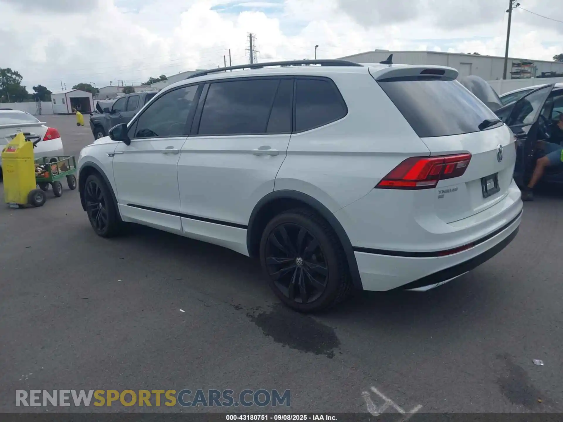 3 Photograph of a damaged car 3VV3B7AX5MM099222 VOLKSWAGEN TIGUAN 2021