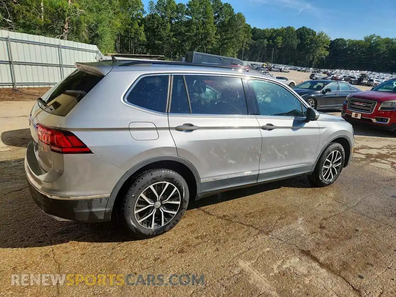 3 Photograph of a damaged car 3VV3B7AX8MM017807 VOLKSWAGEN TIGUAN 2021