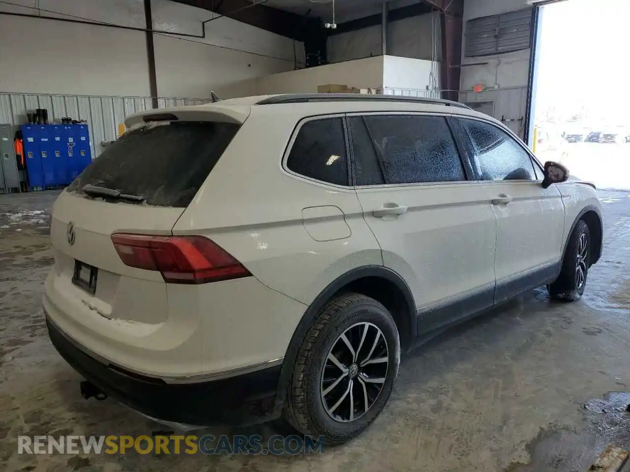 3 Photograph of a damaged car 3VV3B7AX8MM026717 VOLKSWAGEN TIGUAN 2021