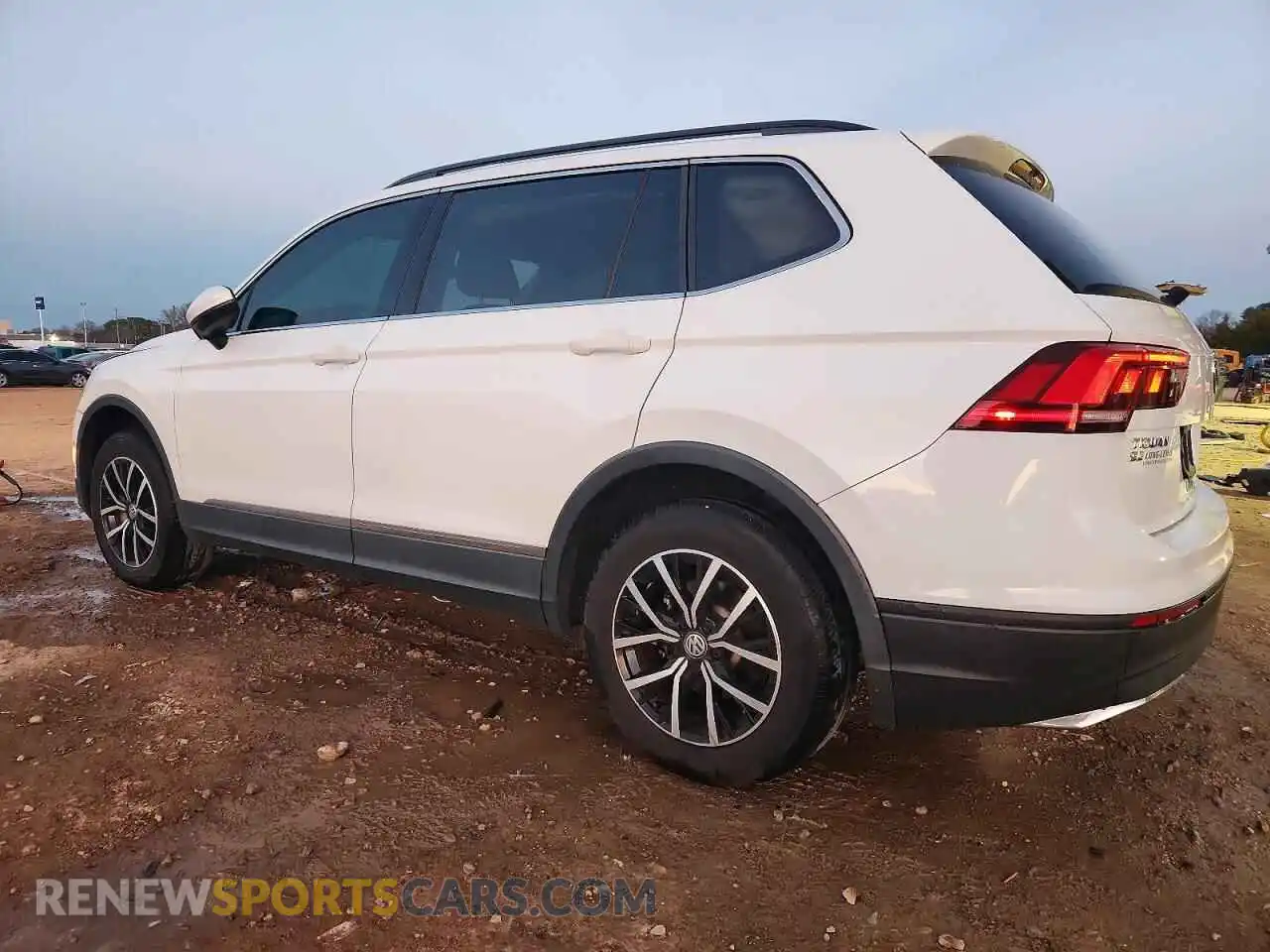 2 Photograph of a damaged car 3VV3B7AX8MM040696 VOLKSWAGEN TIGUAN 2021