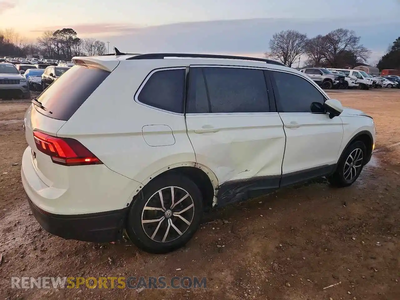 3 Photograph of a damaged car 3VV3B7AX8MM040696 VOLKSWAGEN TIGUAN 2021