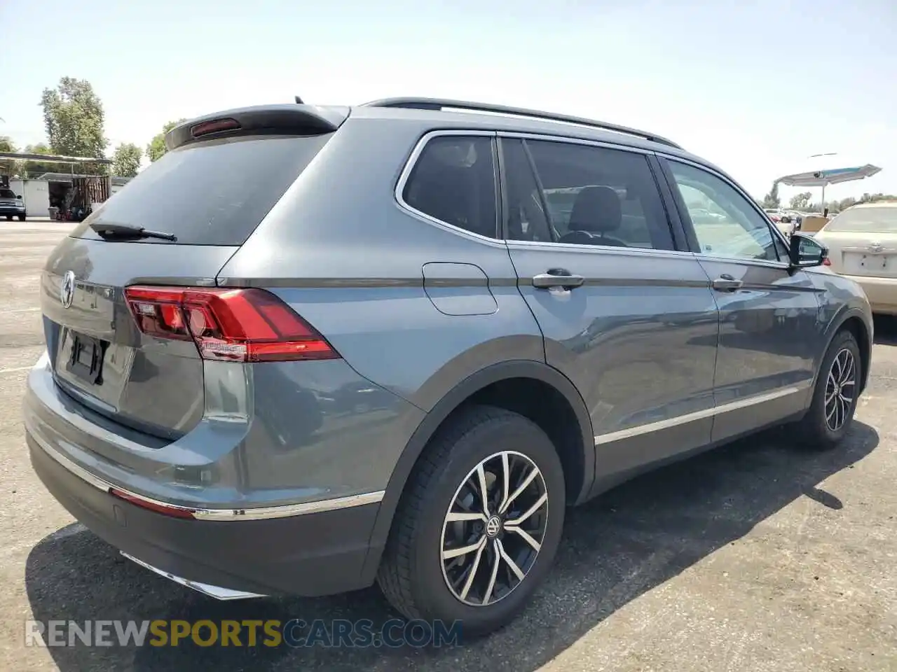 3 Photograph of a damaged car 3VV3B7AX8MM089848 VOLKSWAGEN TIGUAN 2021