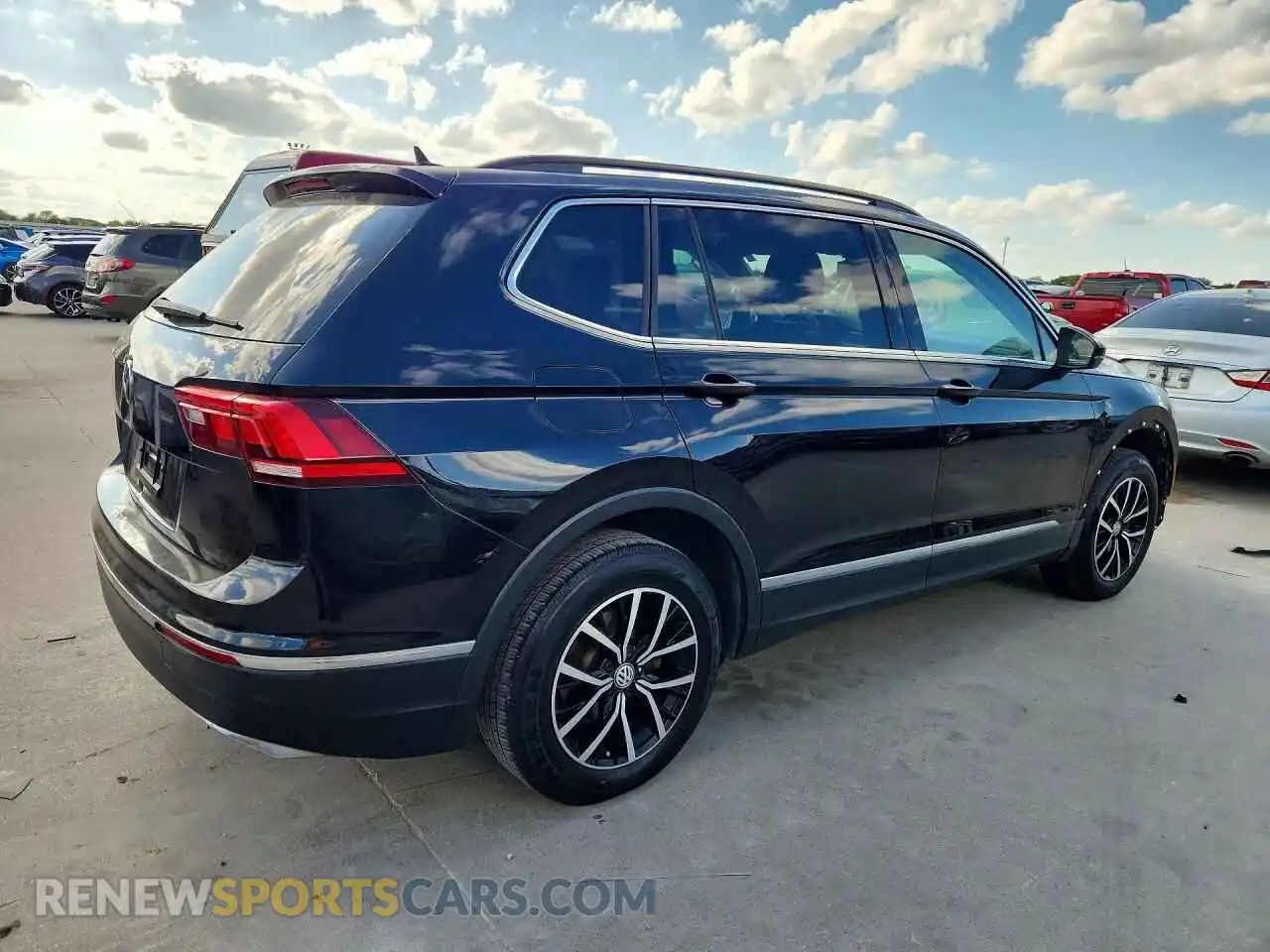 3 Photograph of a damaged car 3VV3B7AX8MM113078 VOLKSWAGEN TIGUAN 2021